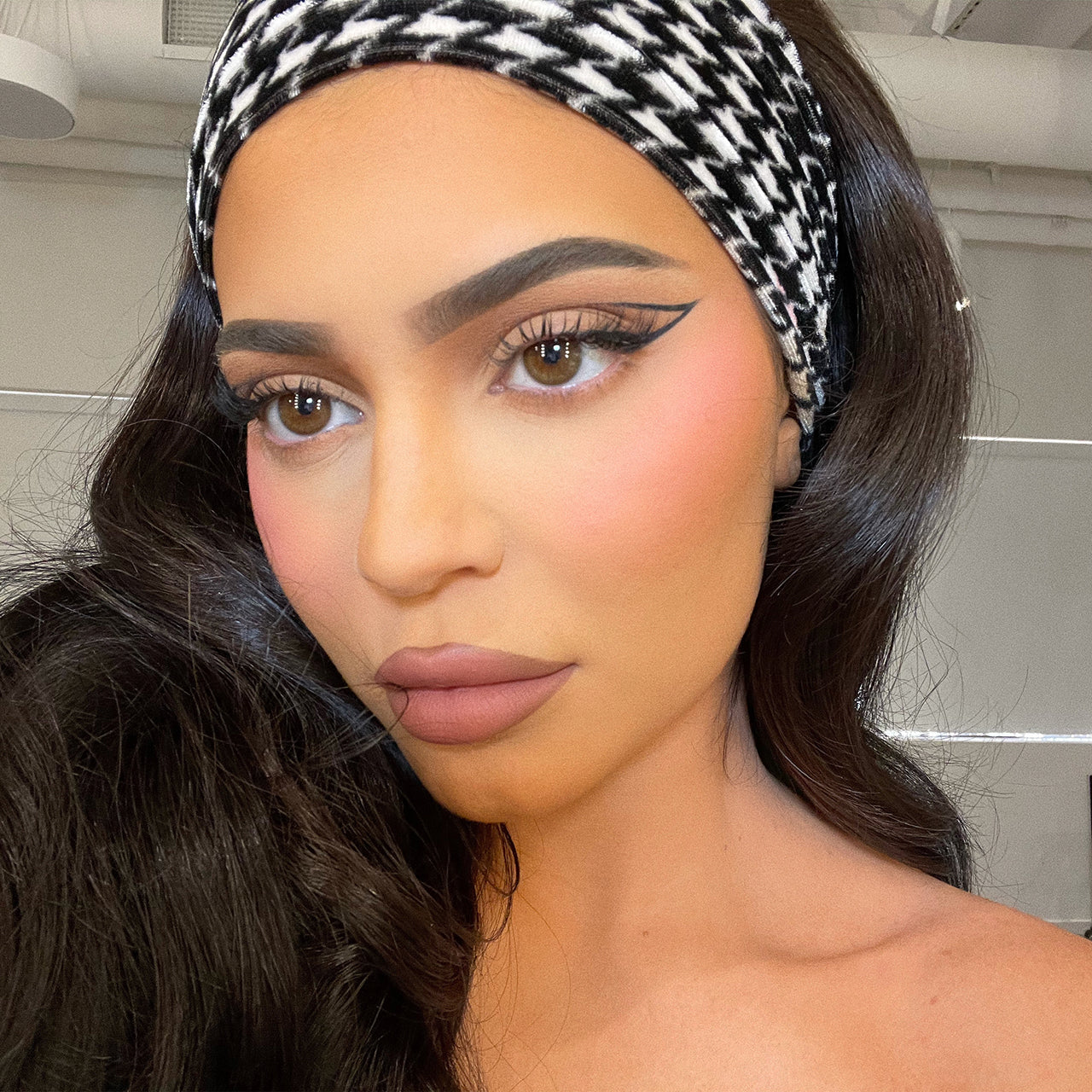 Kylie's 2.0 Photoshoot BTS Look