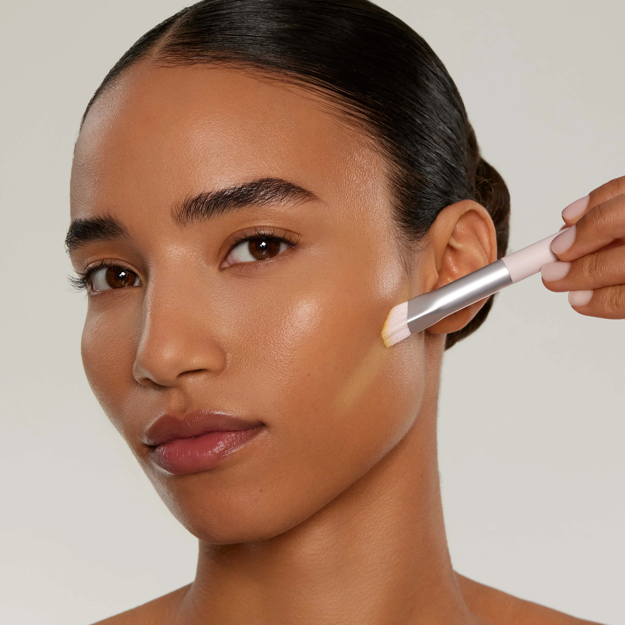 Precise Sculpting Complexion Brush 05 - Image 4